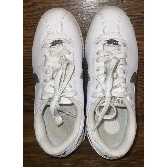 Nike Cortez Women’s ‘72 Tennis Shoes Size 5 White Silver 317266-101 2008 - Picture 4 of 9